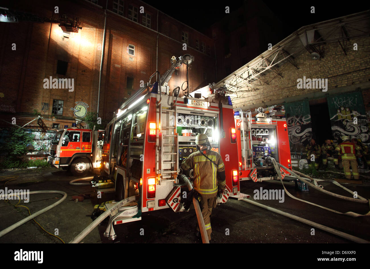 Berlino, Germania, motori Fire presso la scena del fuoco Foto Stock