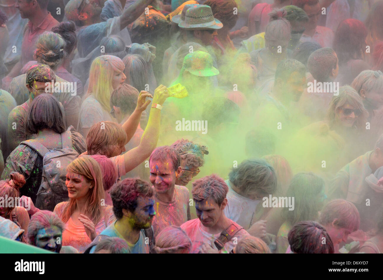 Berlino, Germania Berlino celebrare la Indian Holi festival presso Postbahnhof Foto Stock