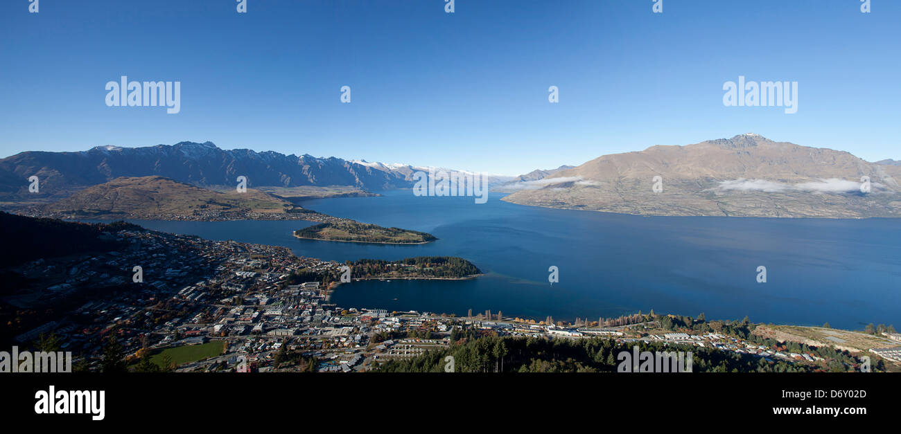 Lo splendido paesaggio del lago Wakatipu città di Queenstown Nuova Zelanda Foto Stock
