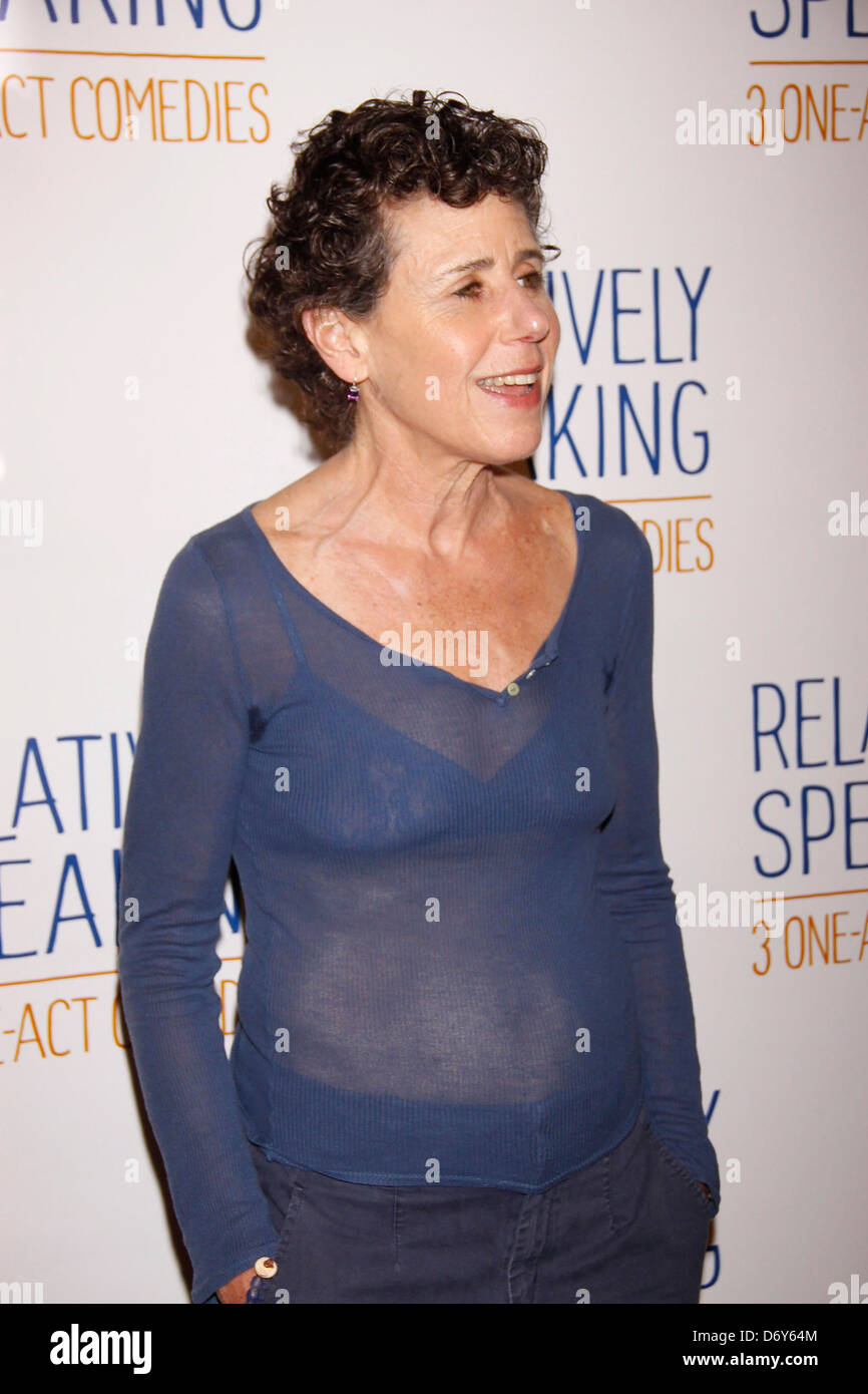 Julie Kavner la voce di Marge Simpson, partecipa a un incontro e saluto con il cast della produzione di Broadway di 'relativamente Foto Stock