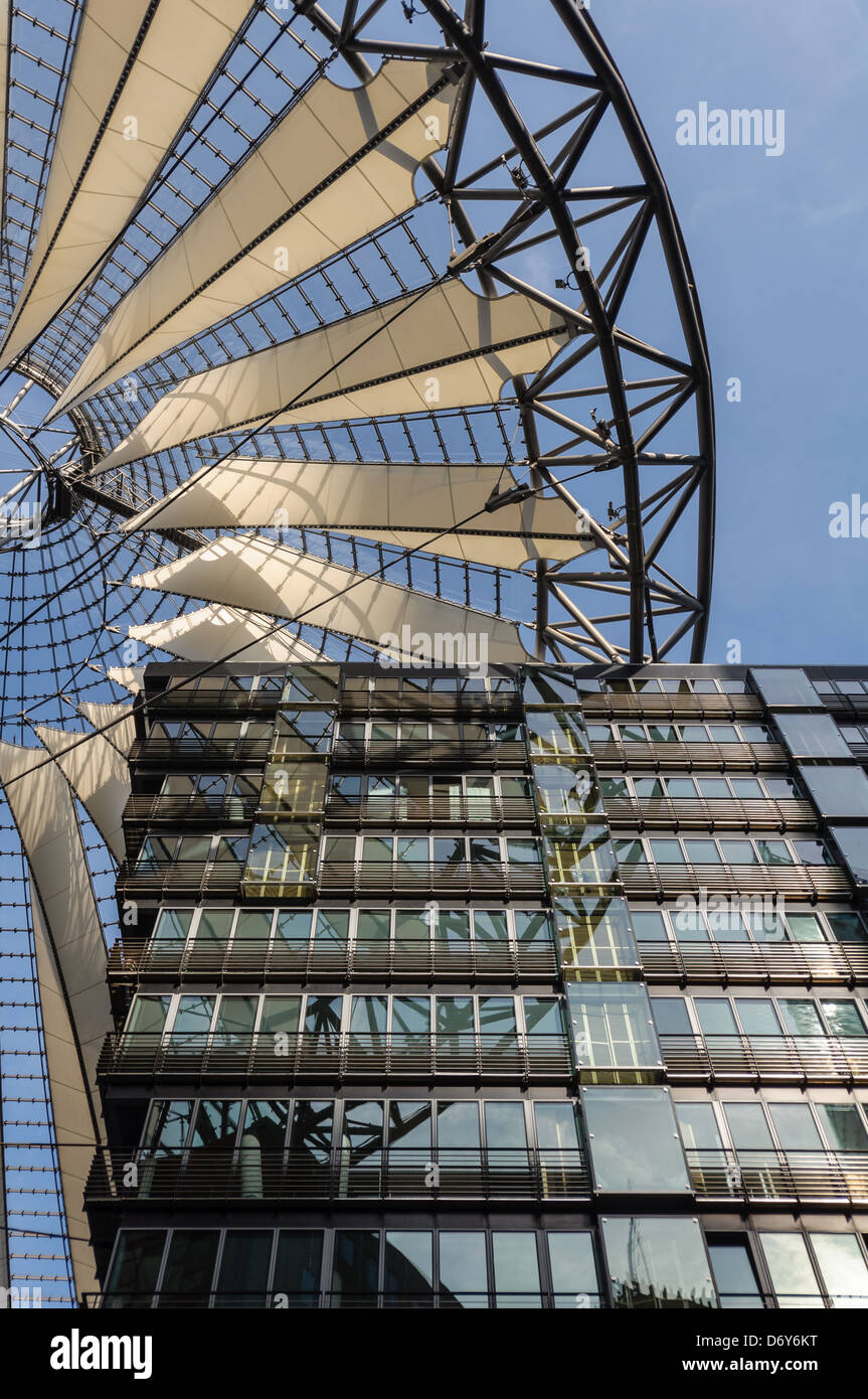 Potsdamer Platz, tetto cupola del Sony Center il 17 settembre 2012 a Berlino. Foto Stock