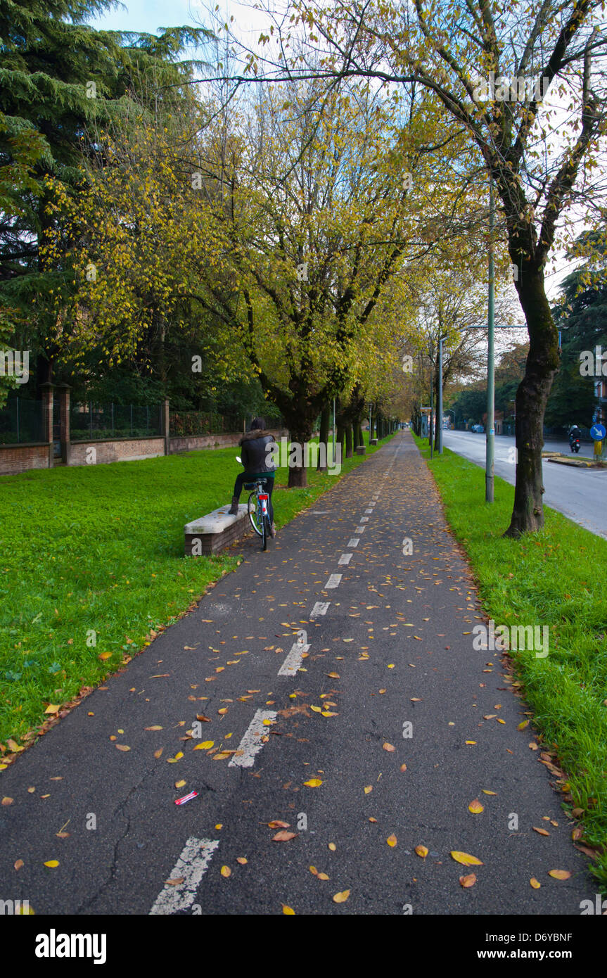 Pista ciclabile in autunno Reggio Emilia città regione Emilia Romagna Italia del nord Europa Foto Stock
