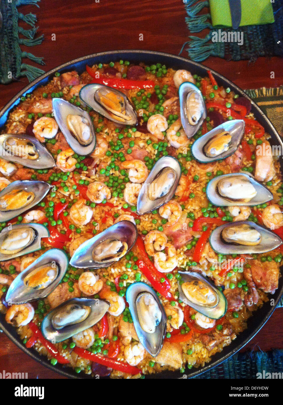 Pan di paella di cozze - Immagine stock catturata con smartphone