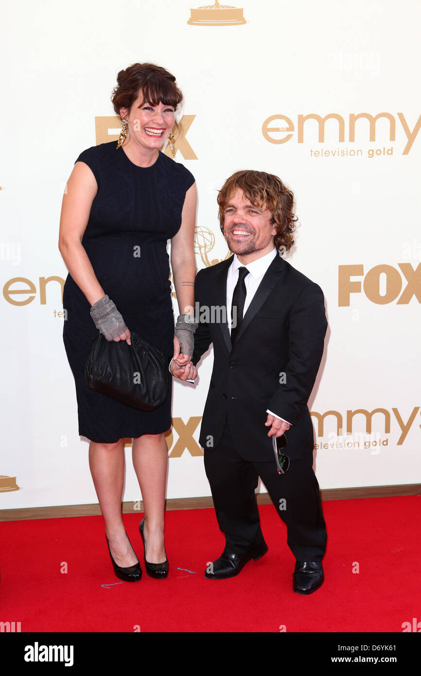 Peter Dinklage, Erica Schmidt 63rd Primetime Emmy Awards gli arrivi di Los Angeles, California - 18.09.11 Foto Stock