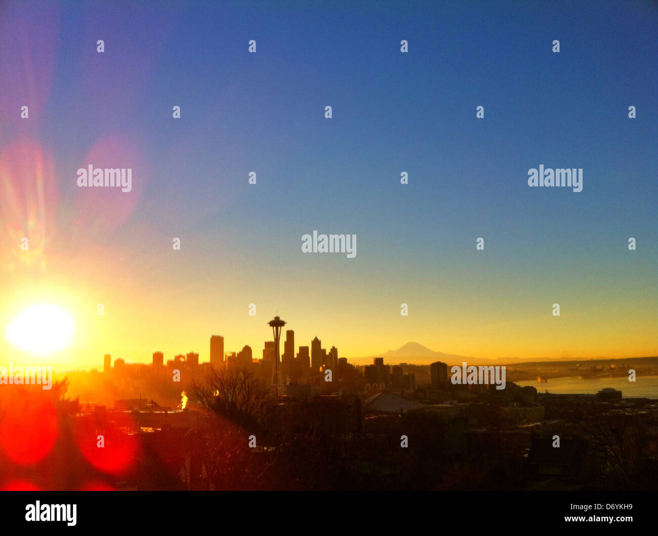 Skyline della città di sunrise, Seattle, Washington, Stati Uniti - Immagine stock catturata con smartphone