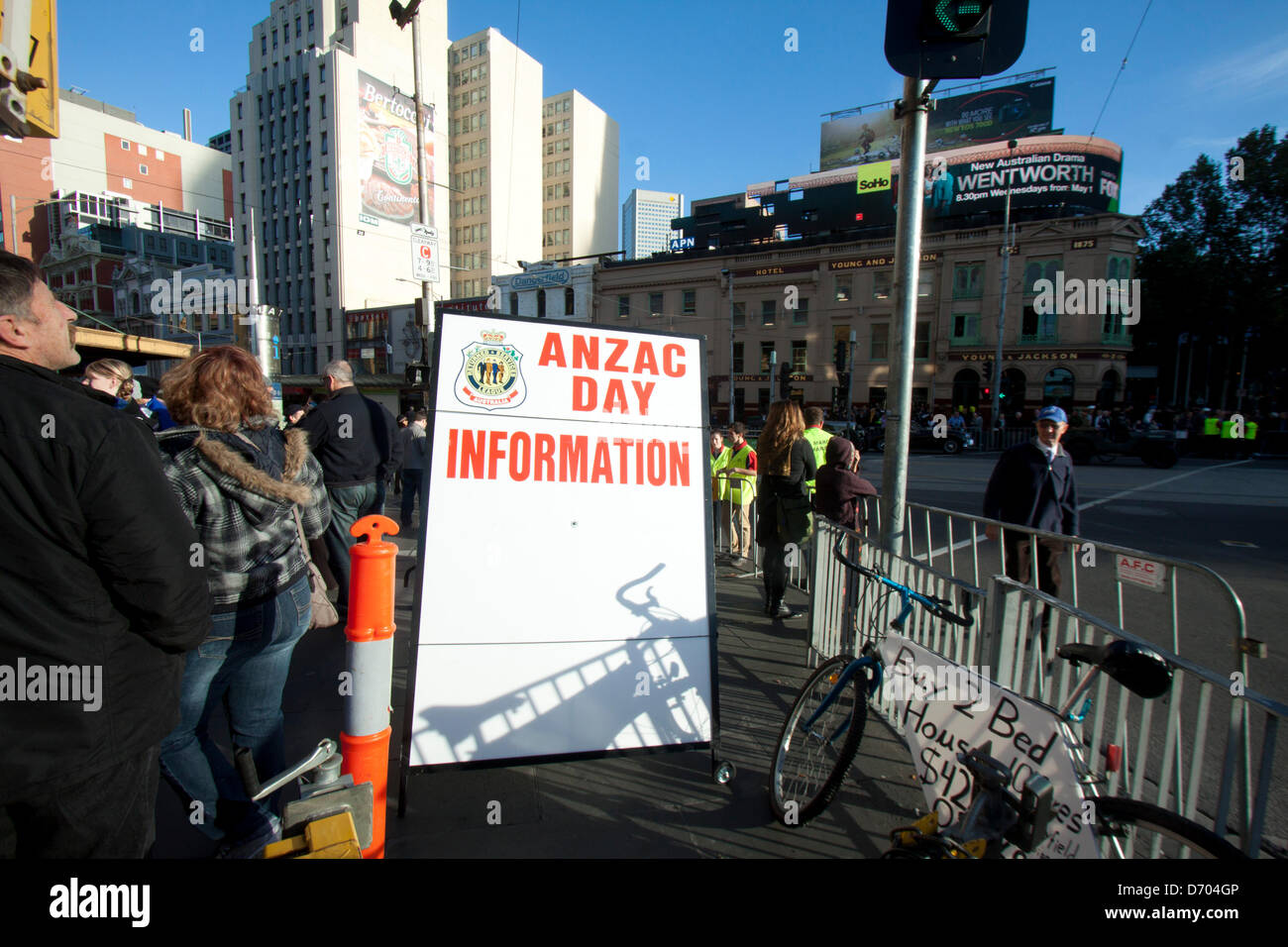 Melbourne Australia. Xxv Aprile 2013. Gli australiani mark Anzac Day per rendere omaggio e ricordare caduti. Credito: Amer Ghazzal/Alamy Live News Foto Stock