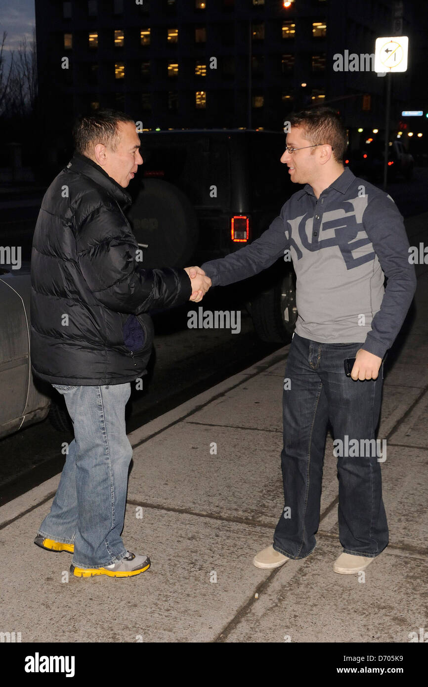 Gilbert Gottfried arrivando a Rogers edificio per il Kiss FM 92,5 Morning Show con roz e moka. Toronto, Canada - Foto Stock