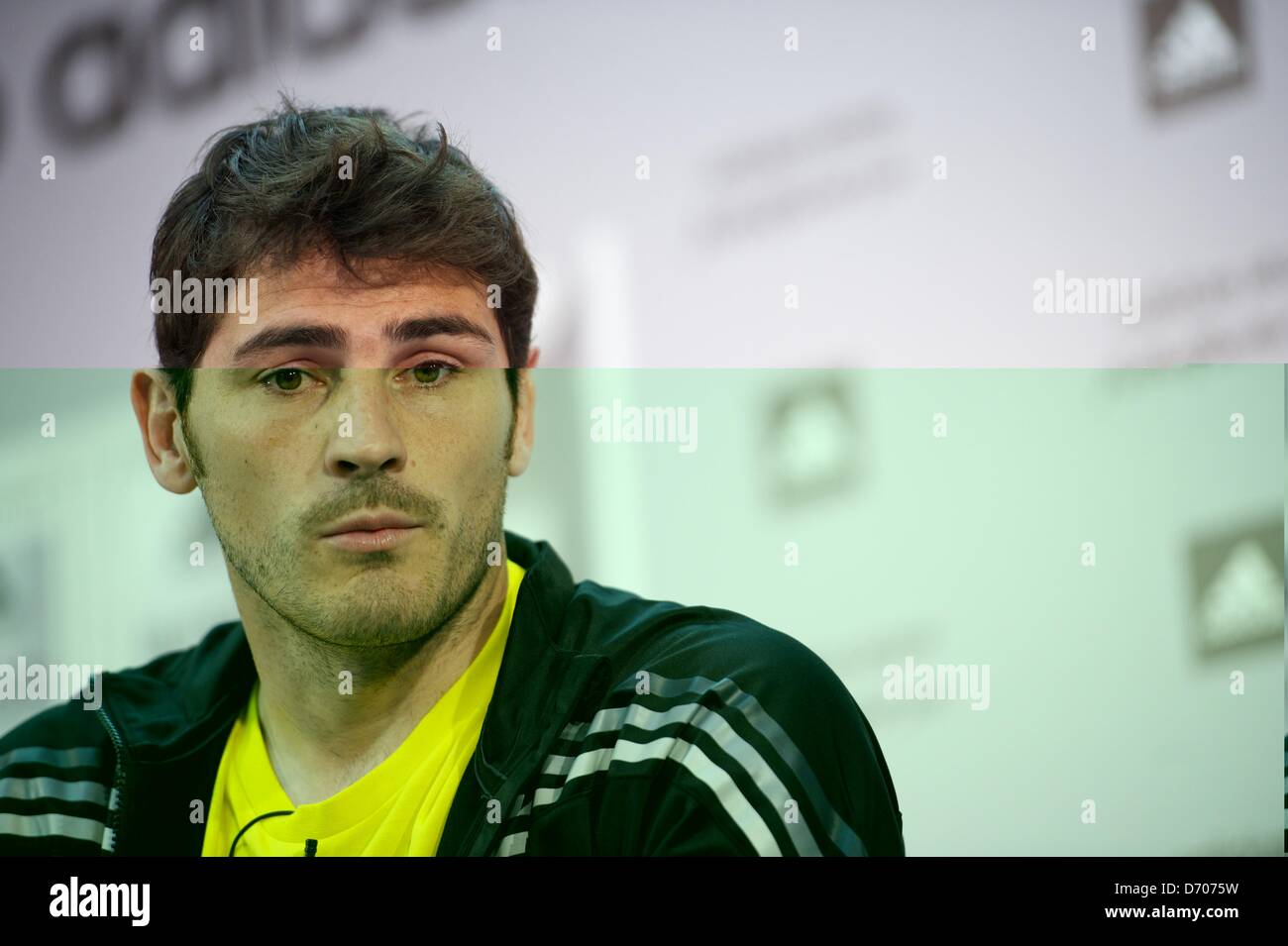 Madrid, Spagna. Aprile 25, 2013. Iker Casillas presenta il suo nuovo guanti  e scarpe Adidas Predator di adidas Store il 25 aprile 2013 a Madrid  (immagine di credito: credito: Jack Abuin/ZUMAPRESS.com/Alamy Live