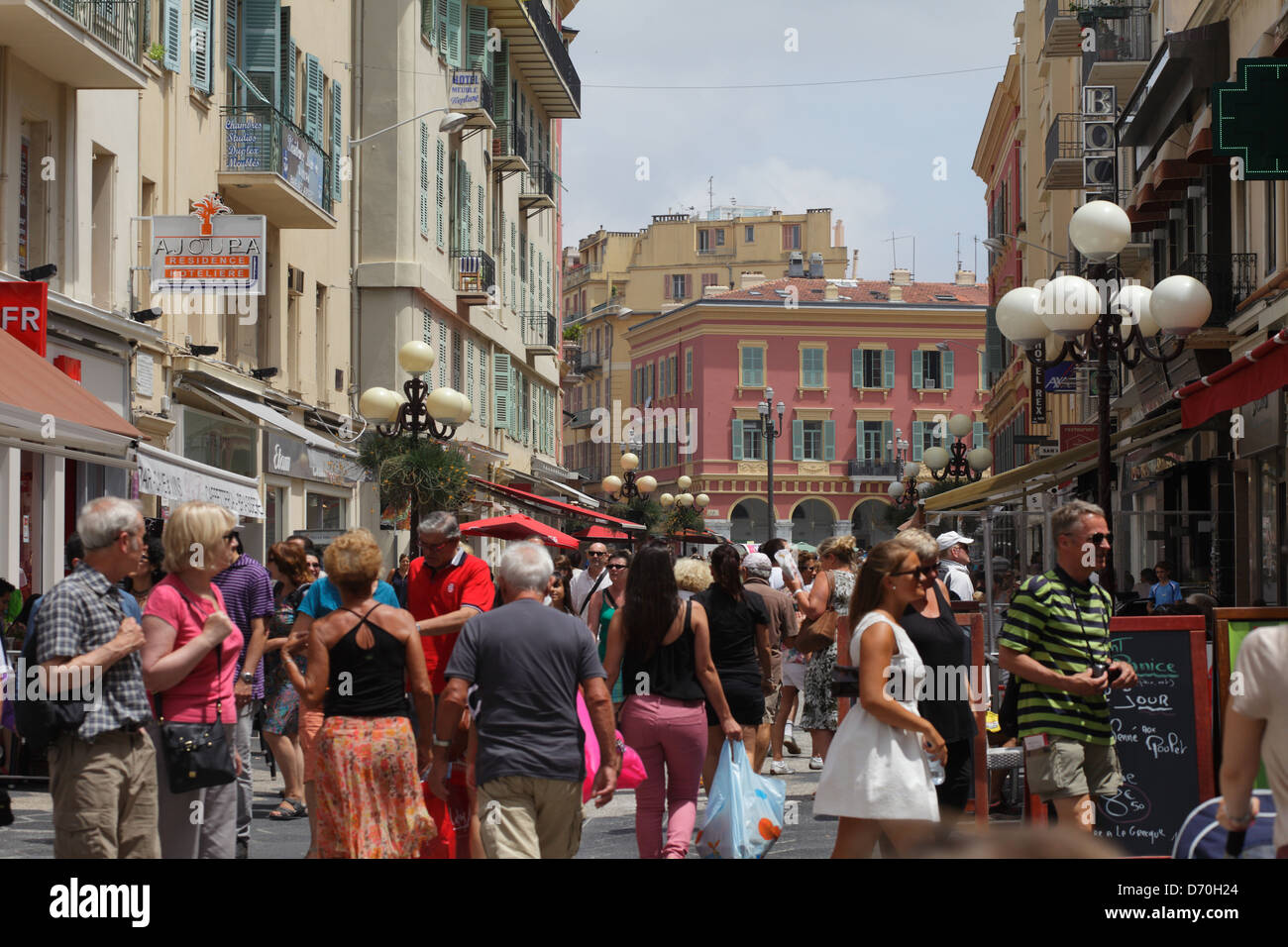 Nizza, Francia, turisti nella via pedonale Rue Massena nel centro di Nizza  Foto stock - Alamy
