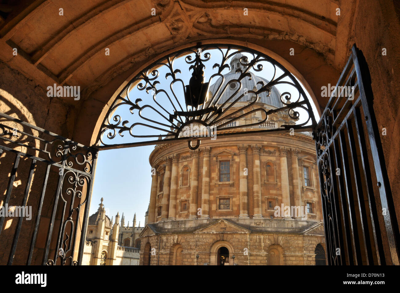 Vista la Radcliffe Camera, biblioteca Bodleian Library di Oxford, Regno Unito Foto Stock