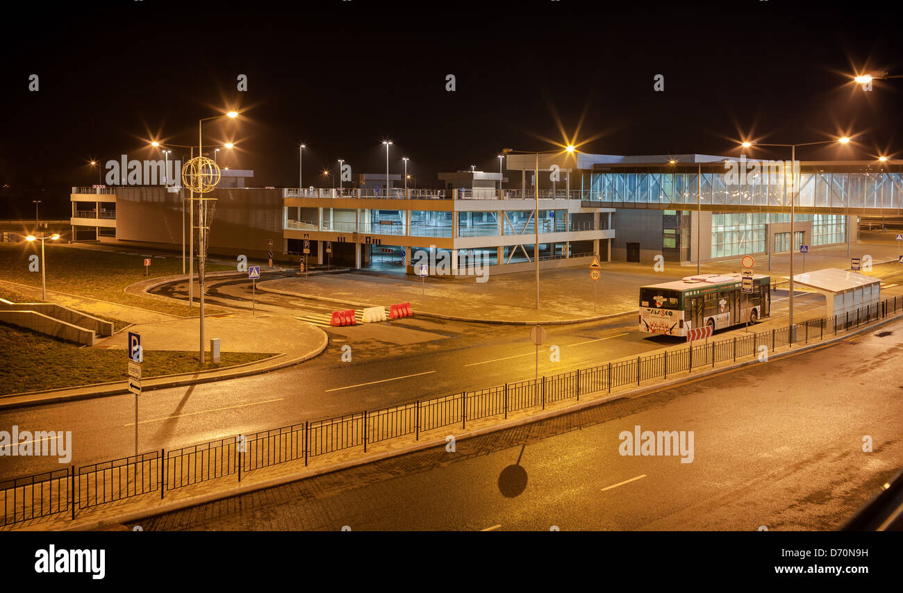 Nuovo aeroporto di Donetsk (Ucraina) di notte Foto Stock