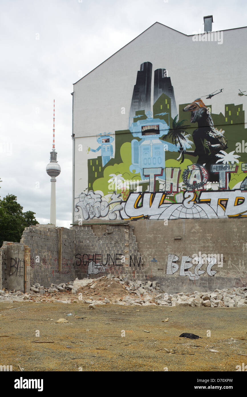 Berlino, Germania, terreni non attrezzati in linea angolo di strada vecchia Schoen Hauserstrasse Foto Stock