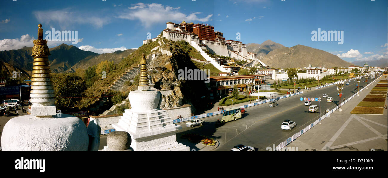 Lhasa, in Tibet, Cina - Ott 2010: viste del Potala di medicina re hill view point Foto Stock