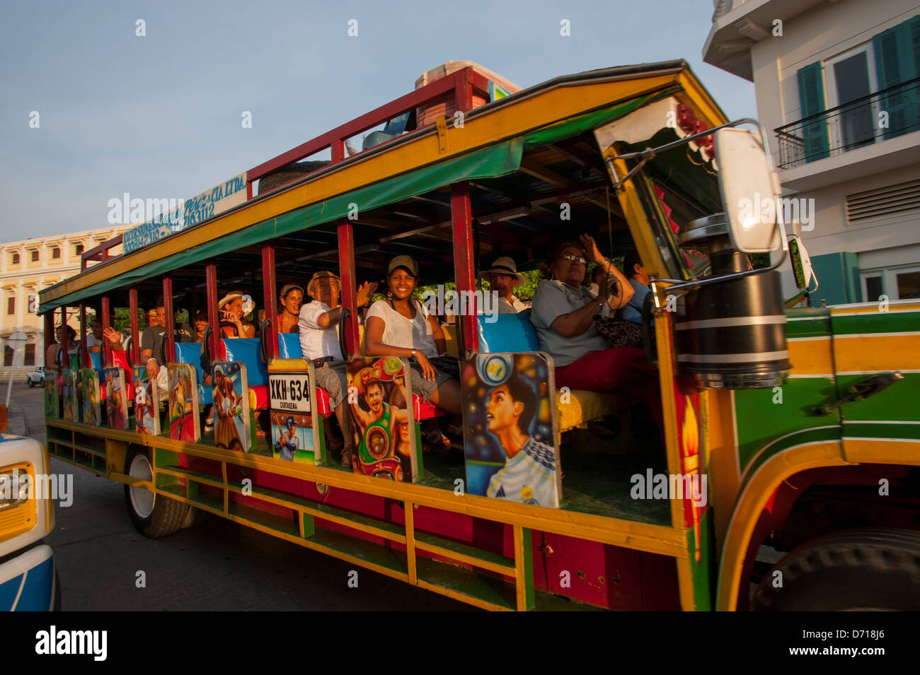 Chiva Autobus con musica dal vivo a Cartagena, Colombia Foto Stock