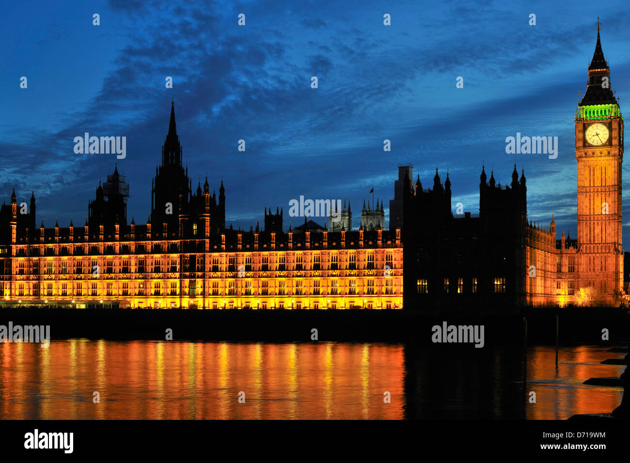 Palazzo di Westminster, Londra UK, illuminazione notturna Foto Stock