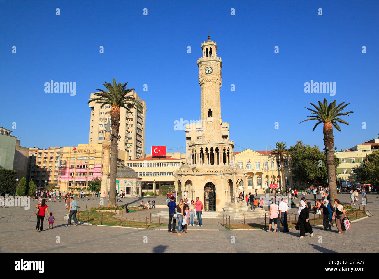 La piazza Konak, Izmir, Turchia Foto Stock