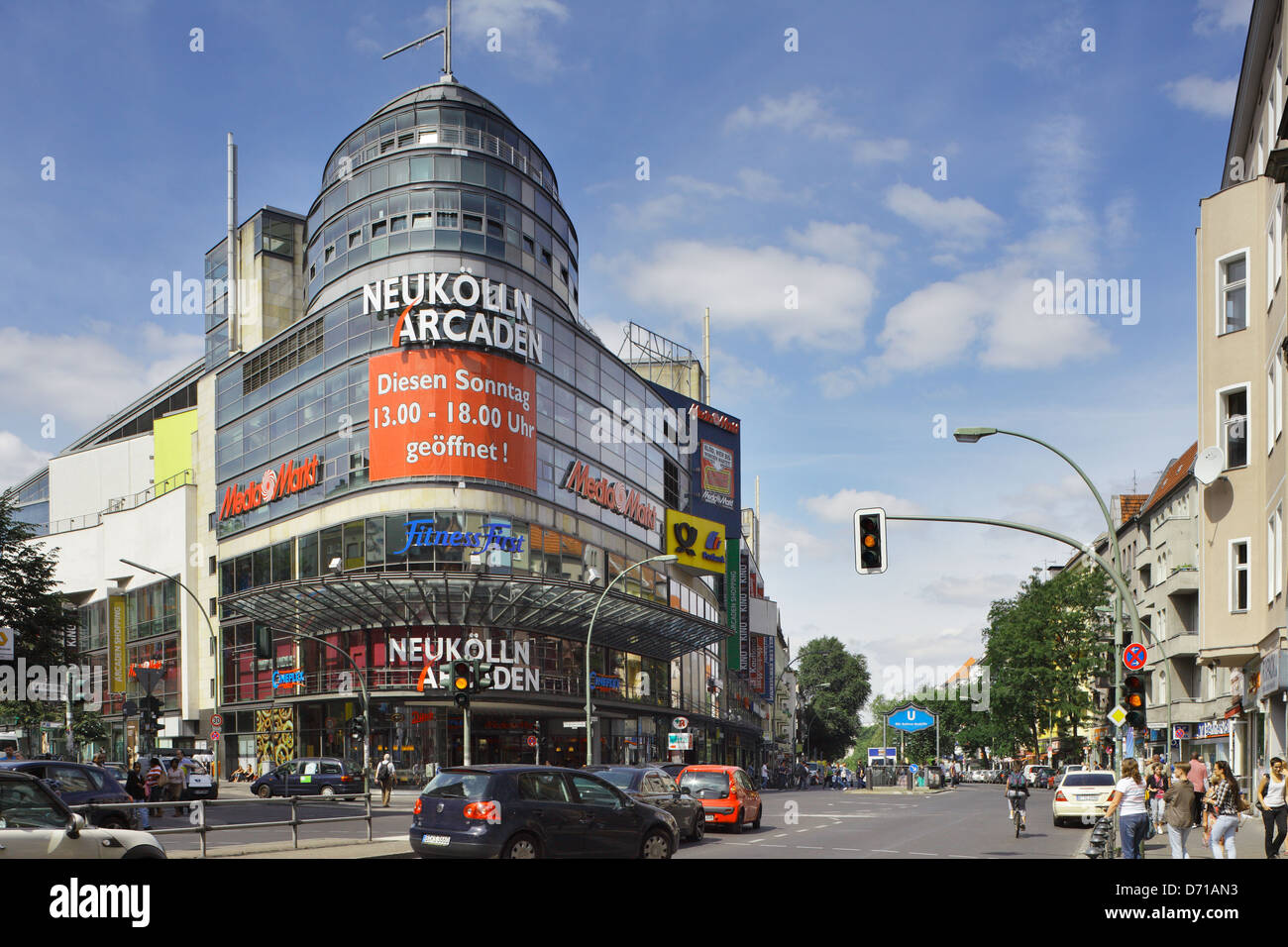 Berlino, Germania, il centro commerciale per lo shopping arcades Neukoelln in Karl-Marx-Strasse Foto Stock