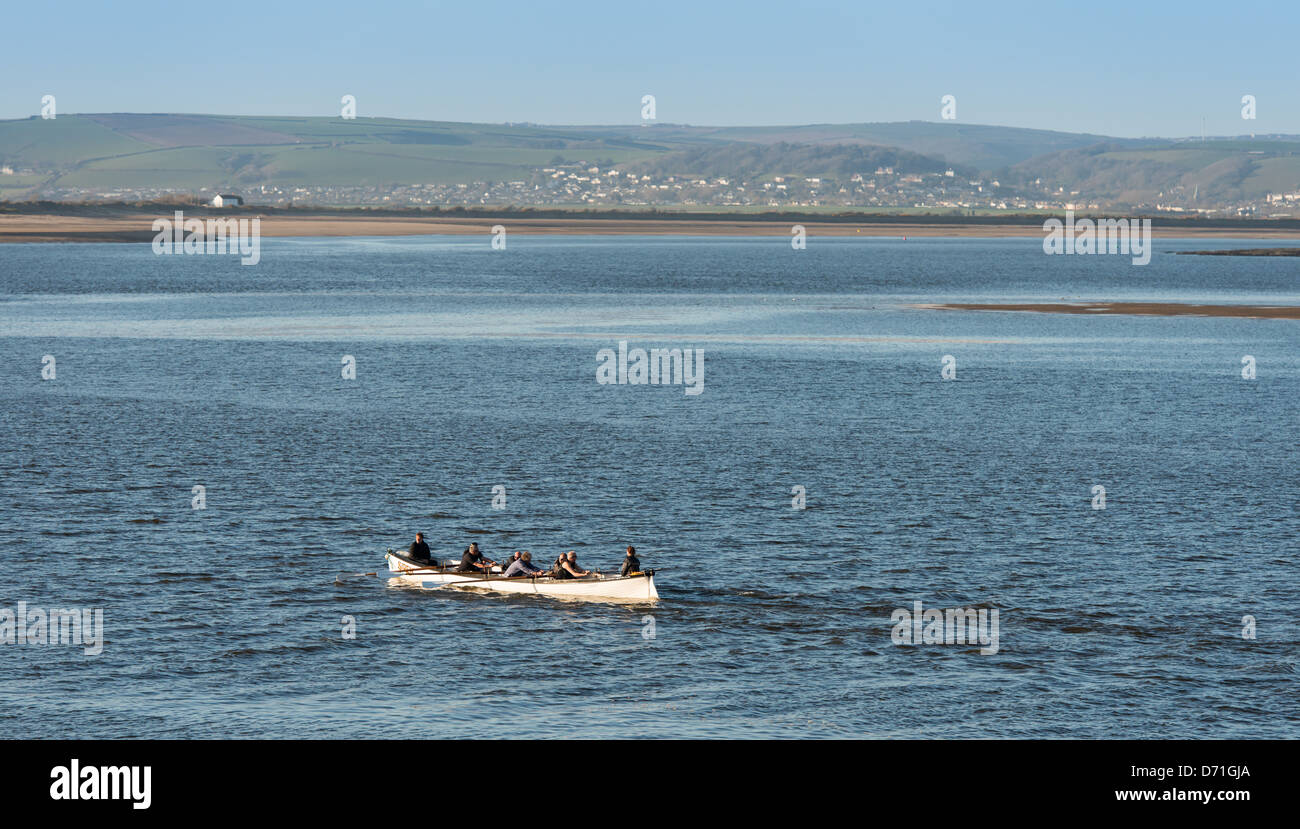 Instow, North Devon, in Inghilterra. 19 aprile 2013. Concerto di canottaggio sul fiume Torridge a Appledore. Foto Stock