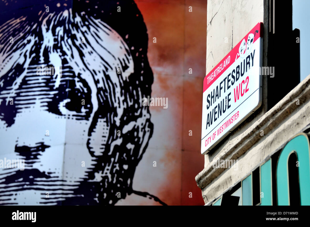 Londra, Inghilterra, Regno Unito. Queen's Theatre su Shaftesbury Avenue - Les Miserables poster Foto Stock