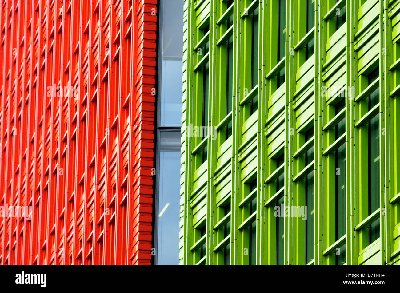 Londra, Inghilterra, Regno Unito. Centrale; St Giles - edifici per uffici / ristoranti (Renzo Piano) in St Giles High Street, Camden. Foto Stock