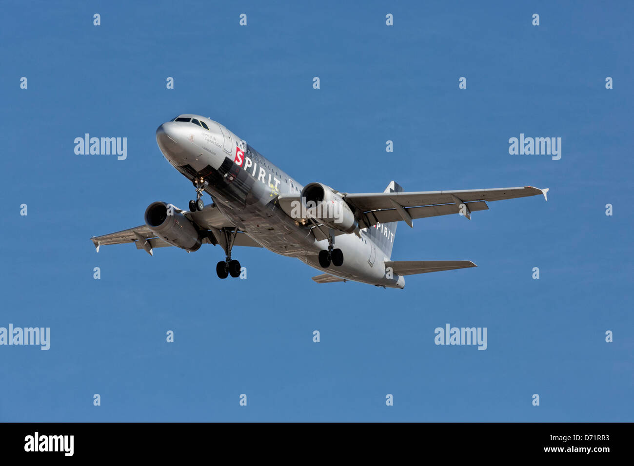 Un Airbus A319 di spirito di compagnie aeree su approccio finale Foto Stock