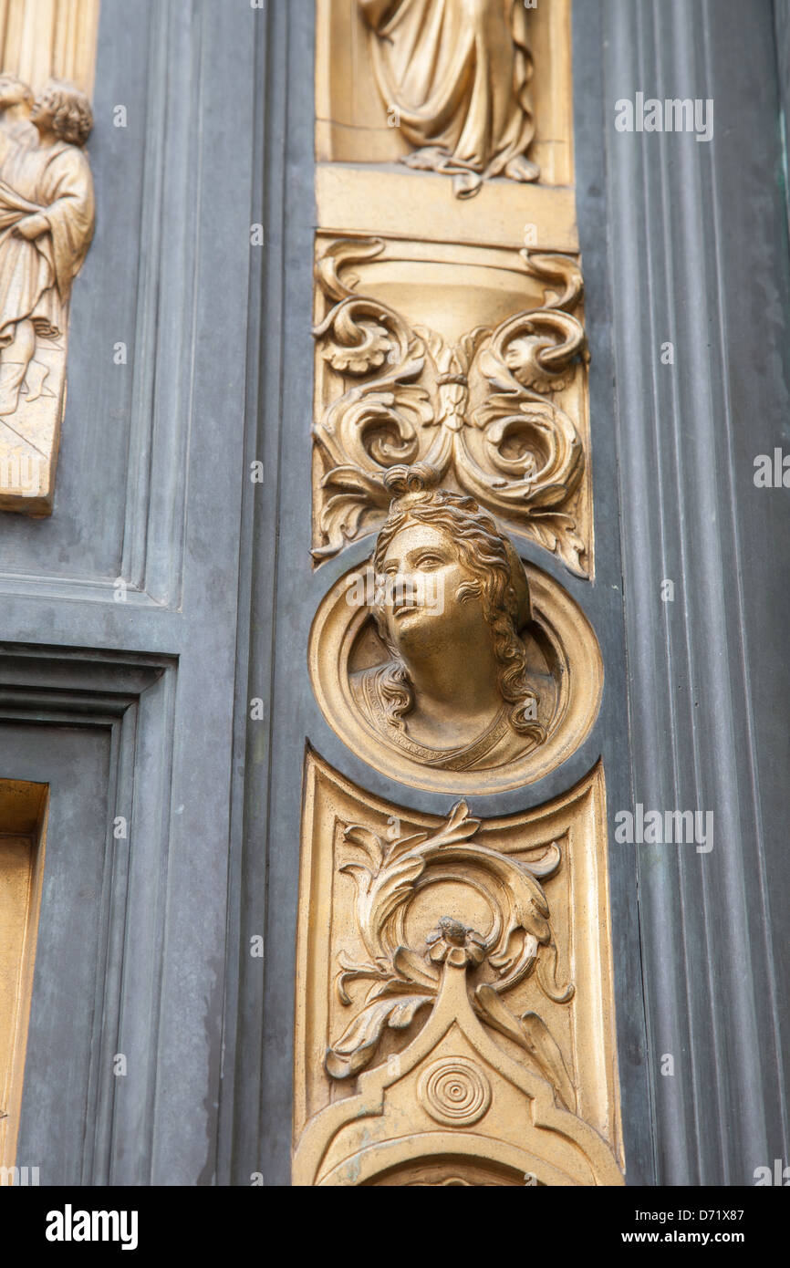 Porte del Paradiso del Ghiberti (1401), la cattedrale del Duomo Battistero, Firenze, Italia Foto Stock