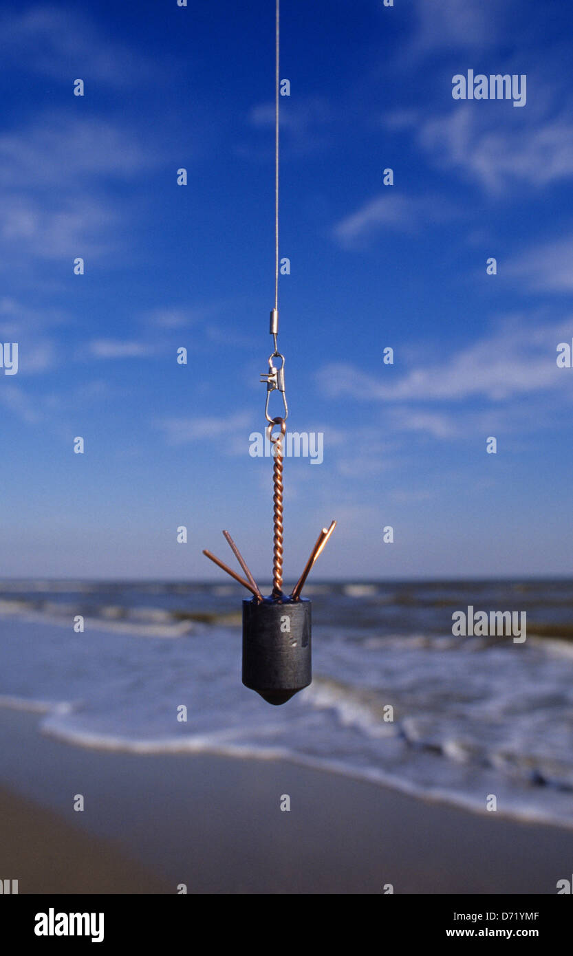 Un ragno di piombo peso usato per la pesca sul surf sulla spiaggia di Matagorda Island Texas Foto Stock