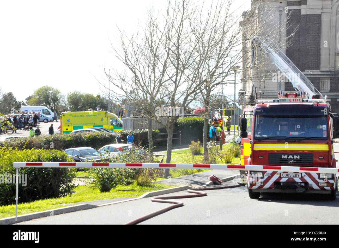 Il gallese biblioteca nazionale del Galles sul fuoco aprile 2013 motore Fire Foto Stock
