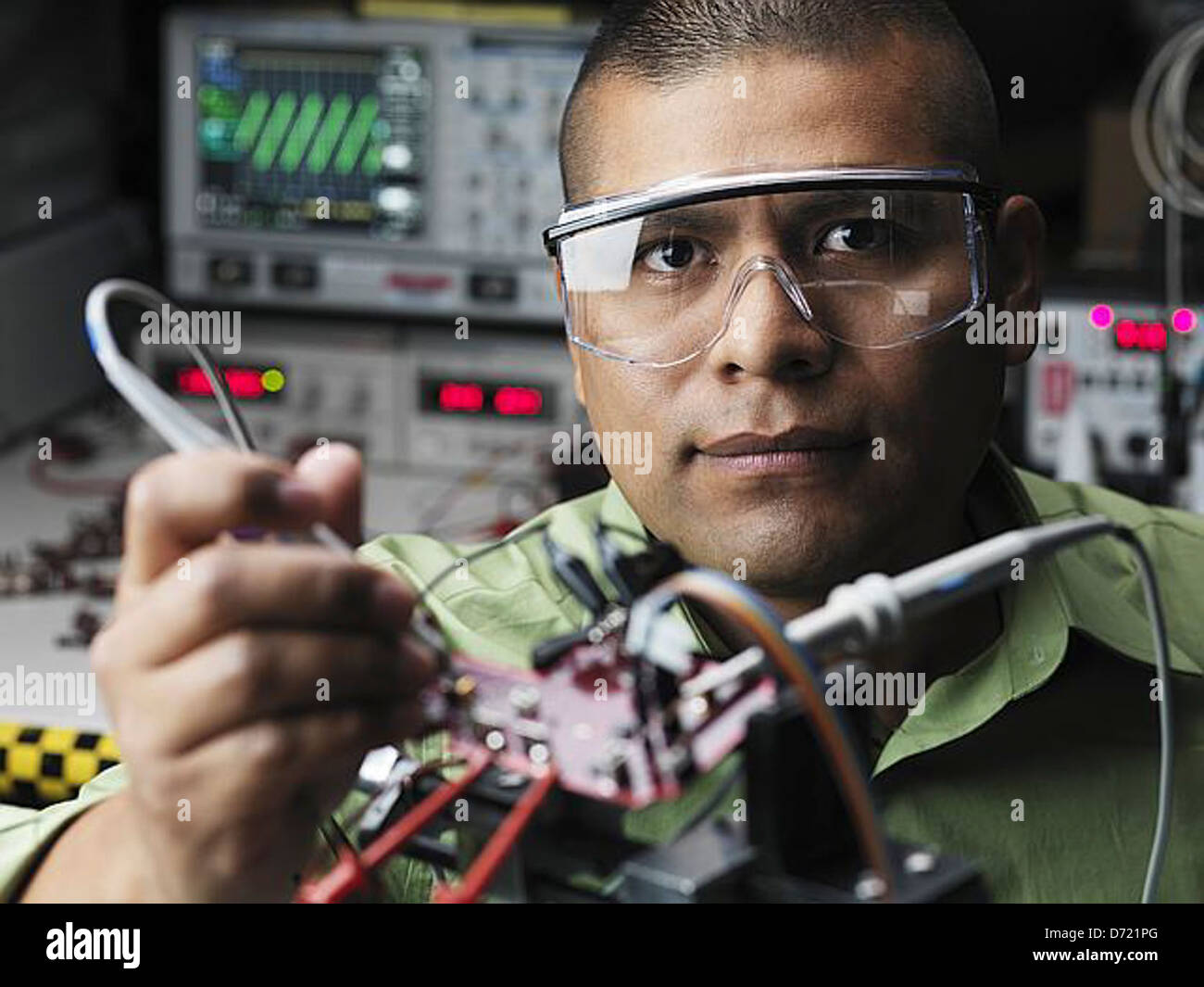 Il 2400 Stevens Building di PNNL utilizza tag ID RF per un monitoraggio efficiente delle risorse e una sicurezza efficiente. Questi tag fanno parte degli sforzi tecnologici più ampi del laboratorio per migliorare la gestione operativa e migliorare i sistemi di sicurezza negli ambienti di ricerca. Foto Stock