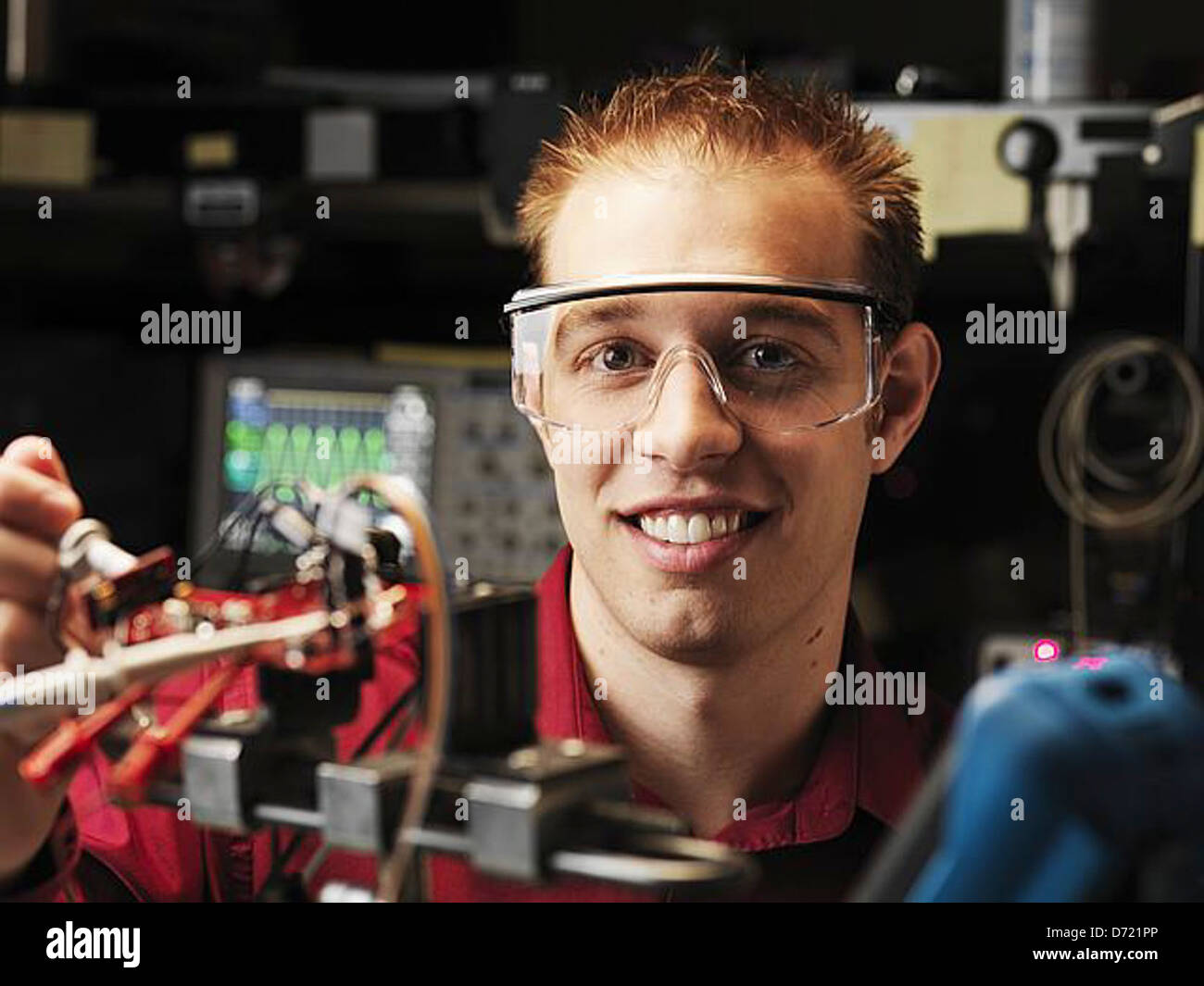 L'edificio Stevens 2400 di PNNL utilizza la tecnologia dei tag RFID per migliorare la sicurezza e la gestione dell'inventario. Questa innovazione contribuisce a migliorare il monitoraggio delle risorse, l'efficienza operativa e la sicurezza dei dati negli ambienti di laboratorio. Foto Stock