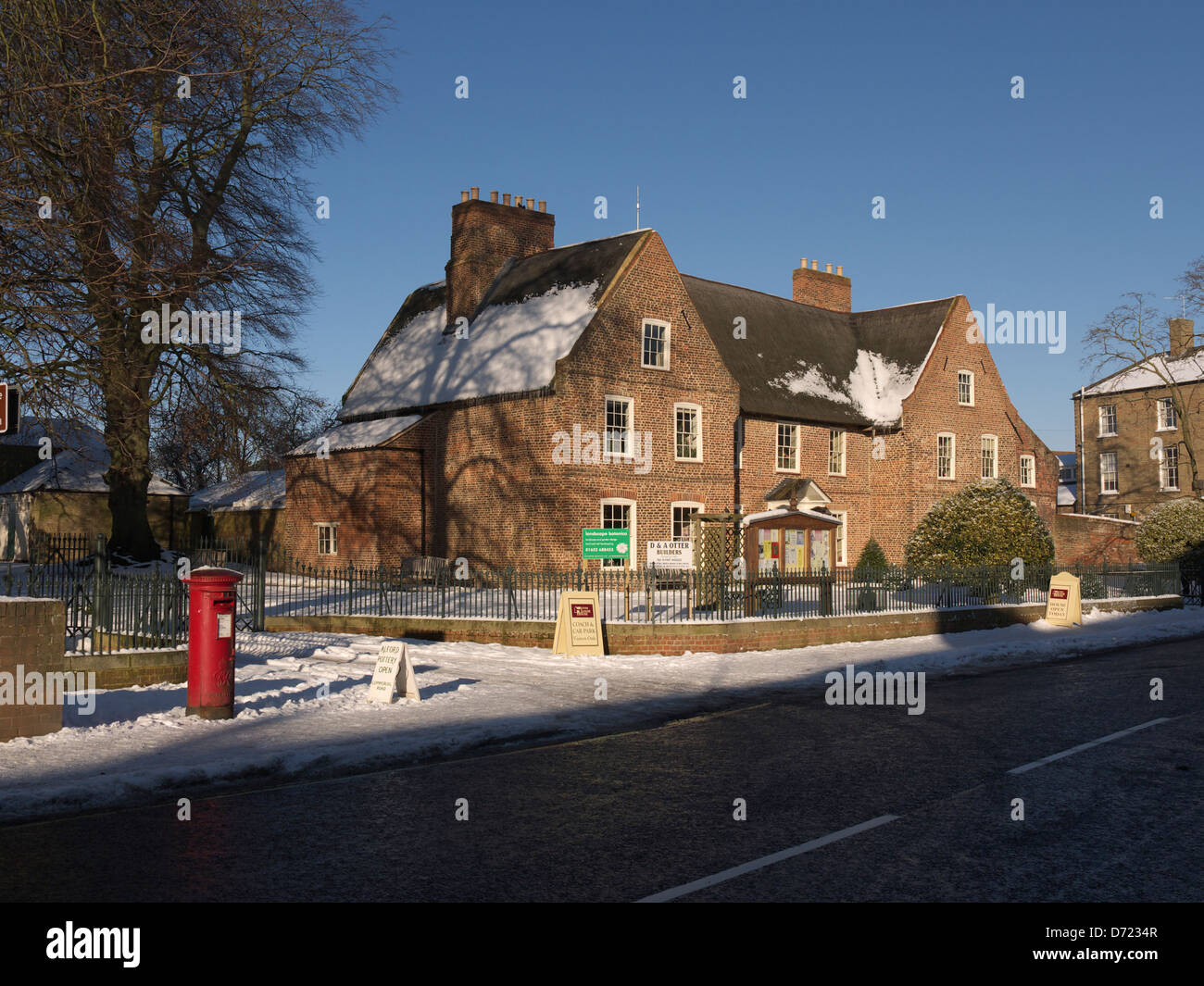 Alford Manor House nella neve Foto Stock