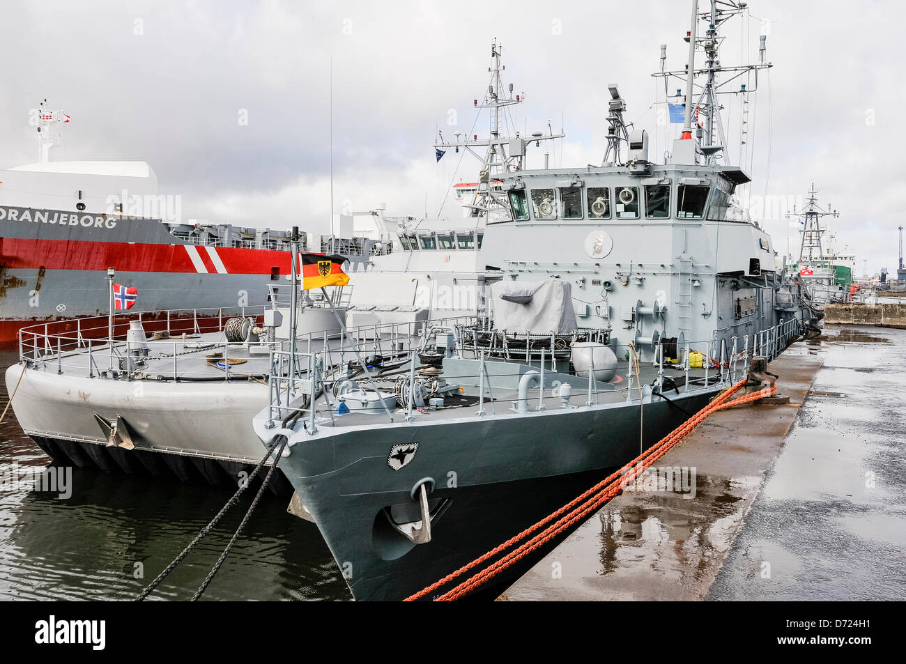 Il 26 aprile 2013, Belfast, Irlanda del Nord. FGS Weilheim (Marina Militare Tedesca), con HNOMS Hinnoy (Marina norvegese) da Standing NATO di contromisure Mine del gruppo 1 (SNMCG1) ormeggiato a Belfast dopo due settimane di funzionamento lungo le coste dell'Irlanda del Nord e Scozia. Foto Stock