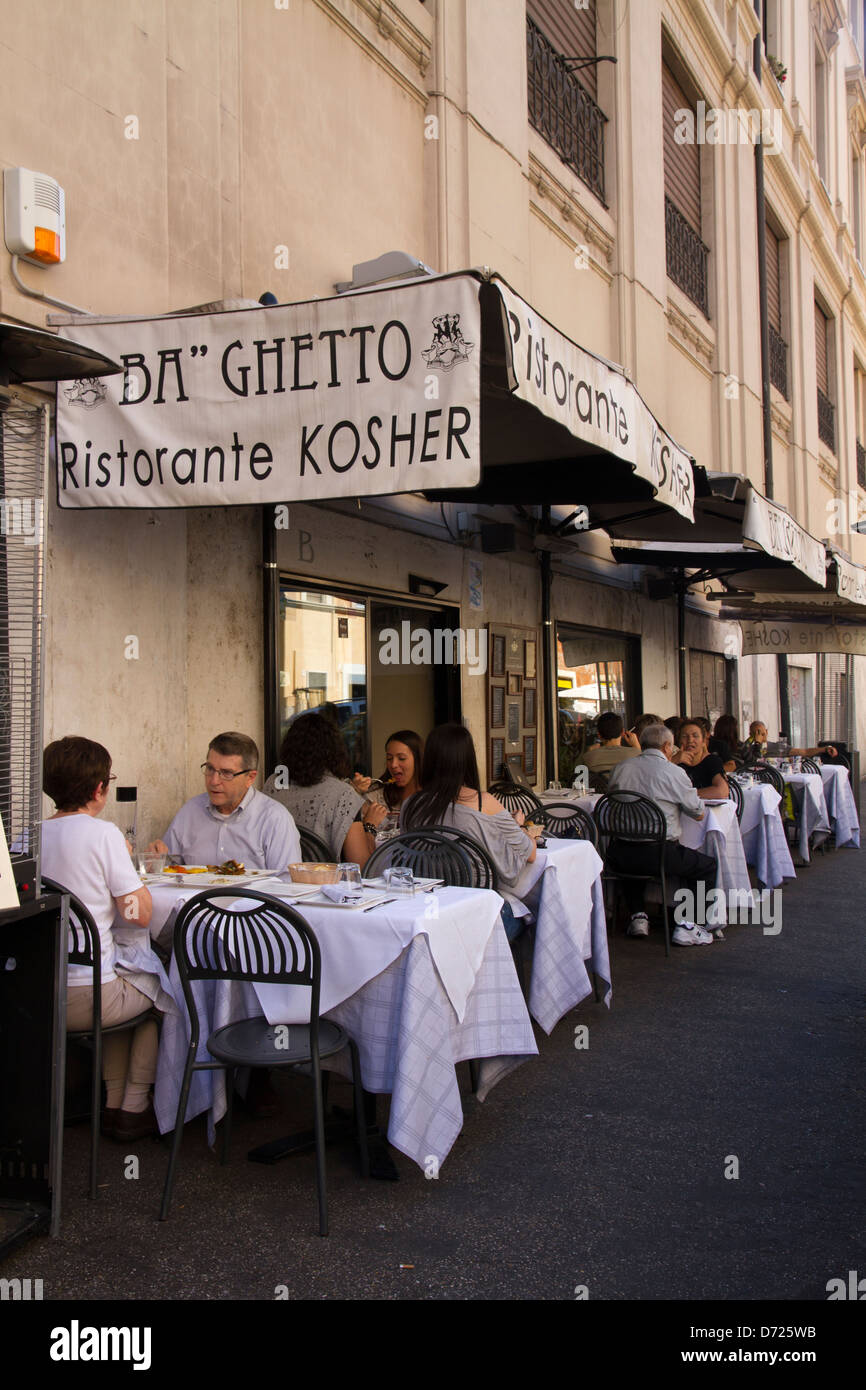 Ristorante kosher nel Ghetto di Roma Italia cartello romano la cucina  ebraica Foto stock - Alamy