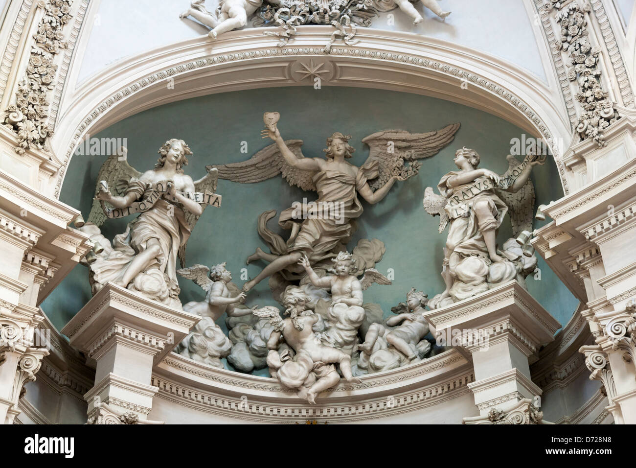 Alcova e statue all'interno dell'arcibasilica papale di San Giovanni in Laterano, comunemente noto come San Giovanni in Laterano Foto Stock