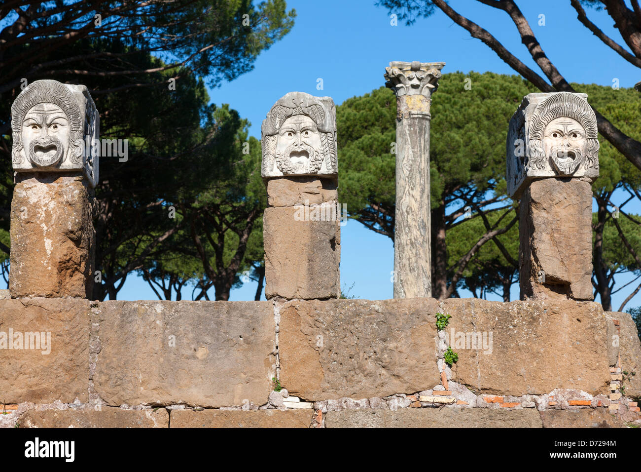 Intagliato teste romana a Ostia Antica Roma, Italia Foto Stock