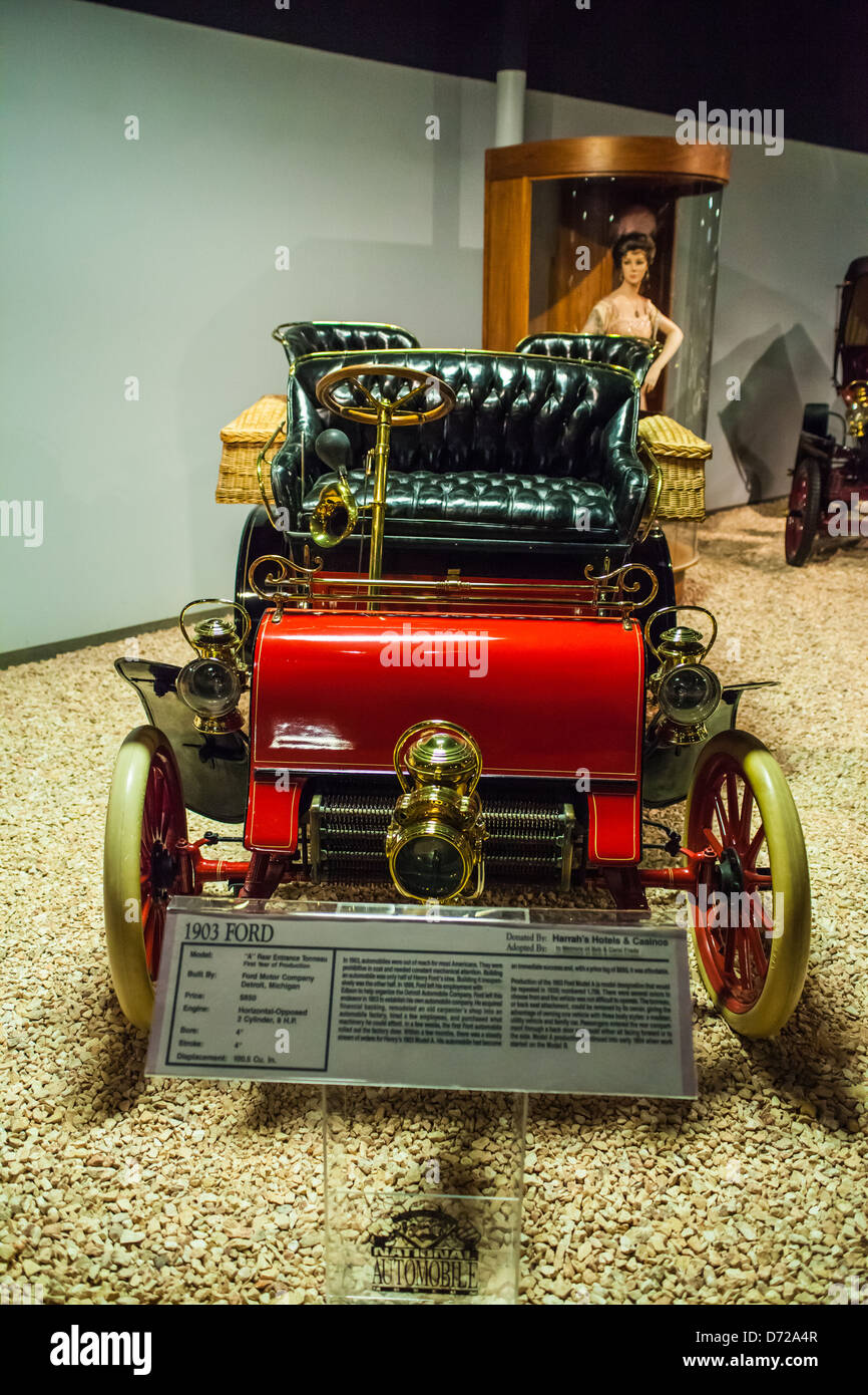 1903 Ford un ingresso posteriore Tonneau presso il Museo Nazionale dell'automobile in Reno Nevada Foto Stock