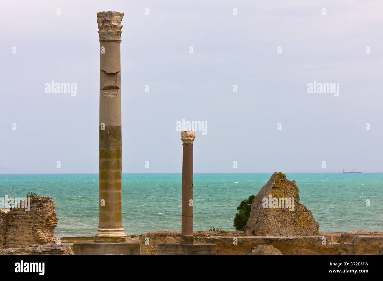 Colonna di bagno termale, le rovine romane di Cartagine, sito Patrimonio Mondiale dell'UNESCO, Tunisi, Tunisia Foto Stock