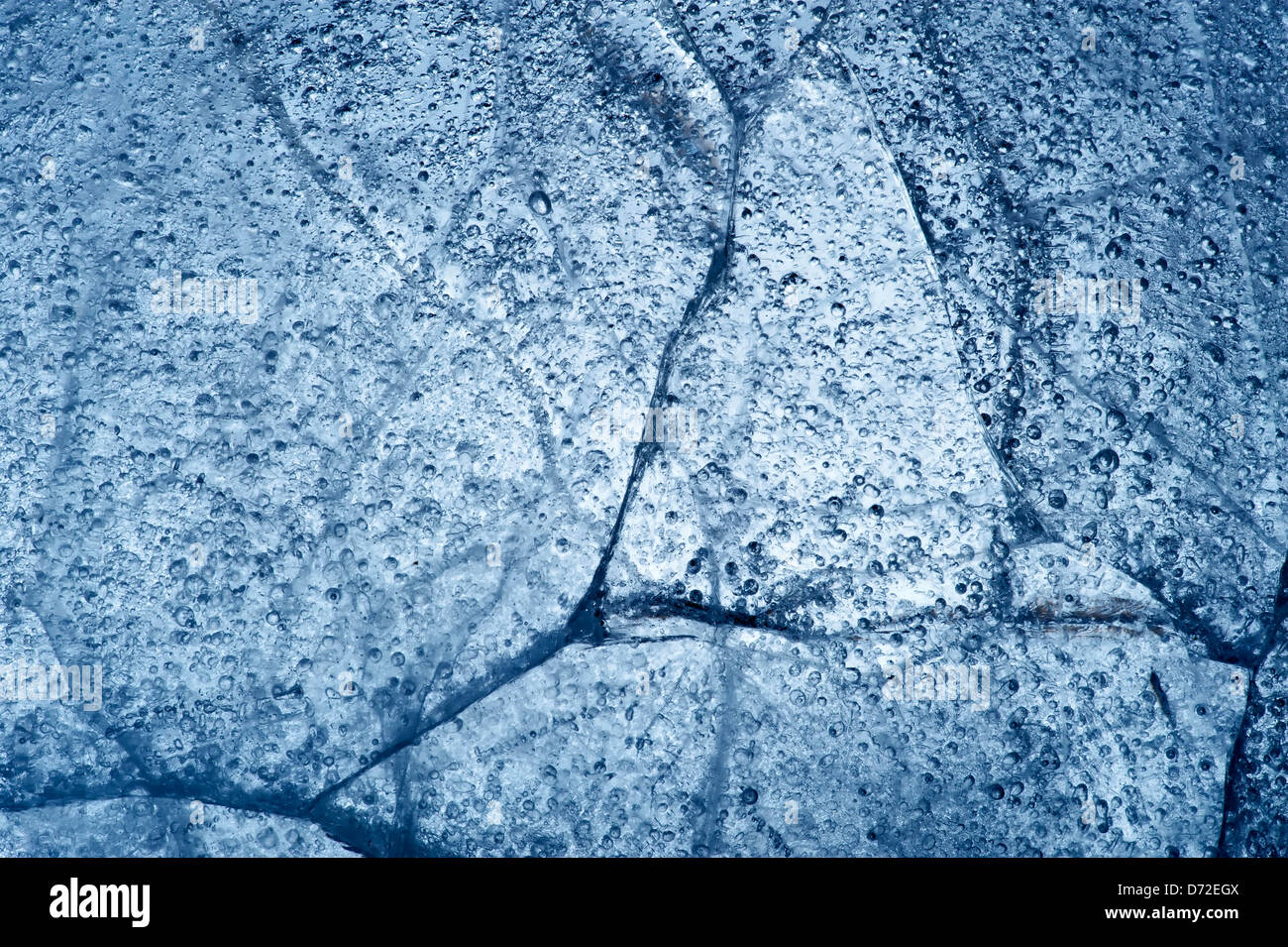 Acqua congelata, lago - rotture di superficie di ghiaccio Foto Stock