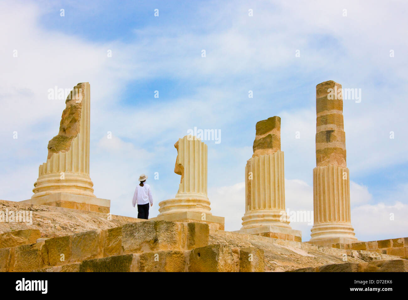 Turistico a rovine Romane di Uthina, Tunisia Foto Stock
