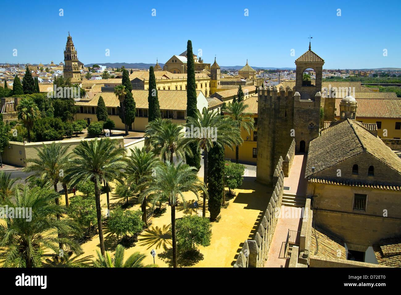 Vista dell'Alcazar dei Re Cristiani e la Mezquita, Cattedrale moschea di Cordova, Andalusia, Spagna Foto Stock