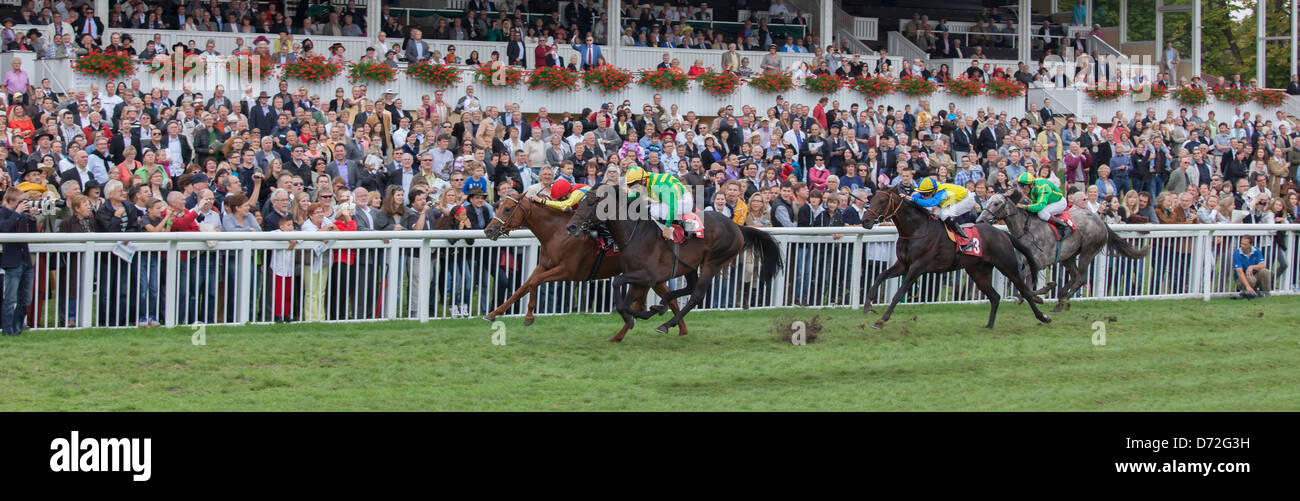 Iffezheim, Germania, la nuova ondata di gara di apertura, gestito da fantino Adrie de Vries Foto Stock