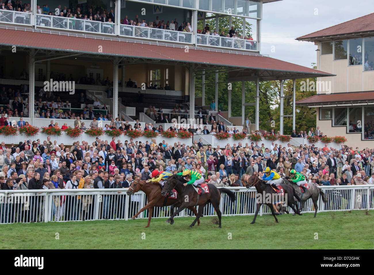 Iffezheim, Germania, la nuova ondata di gara di apertura, gestito da fantino Adrie de Vries Foto Stock