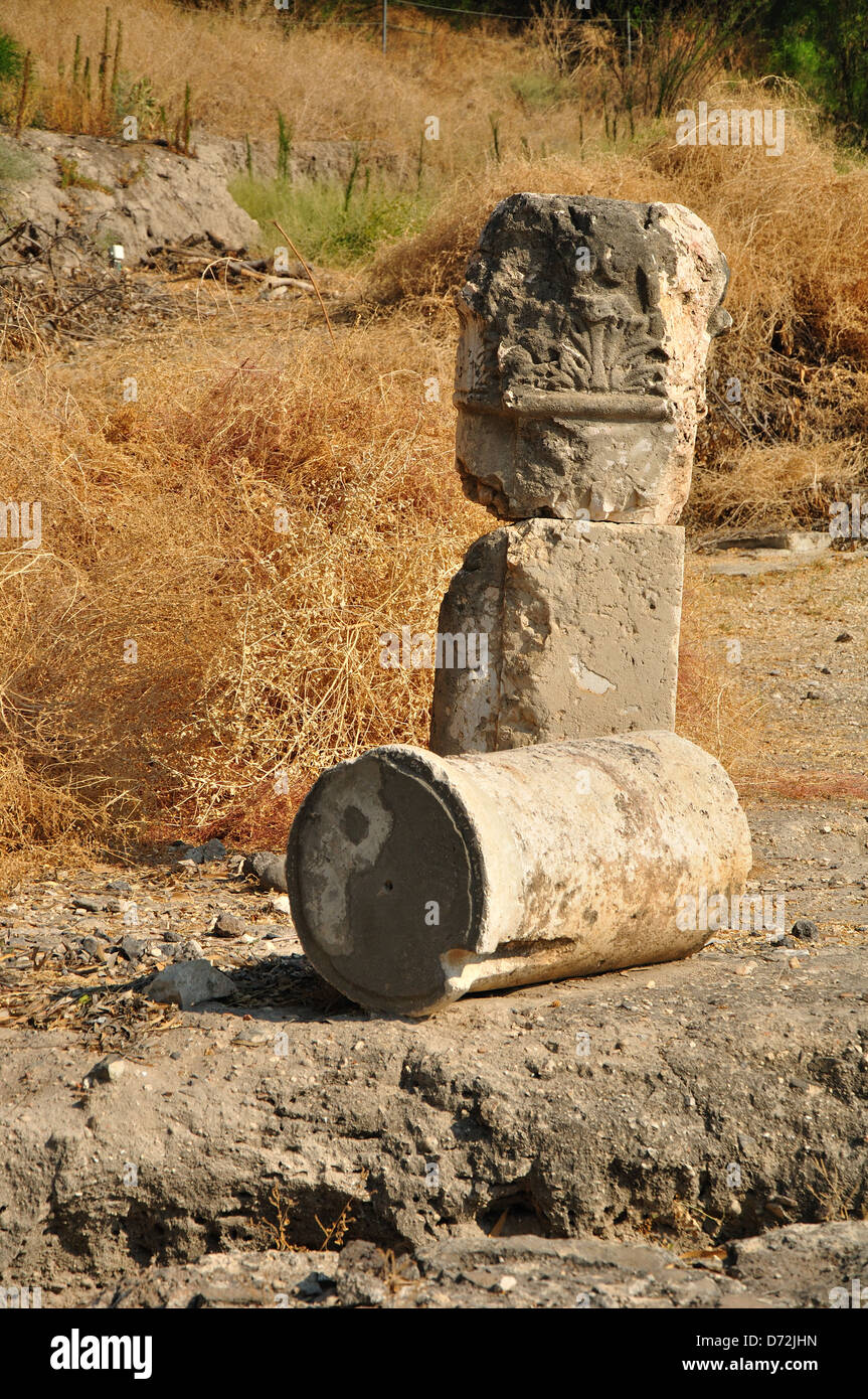 Parti della colonna in rovina in Beit Shean. Israele. Foto Stock