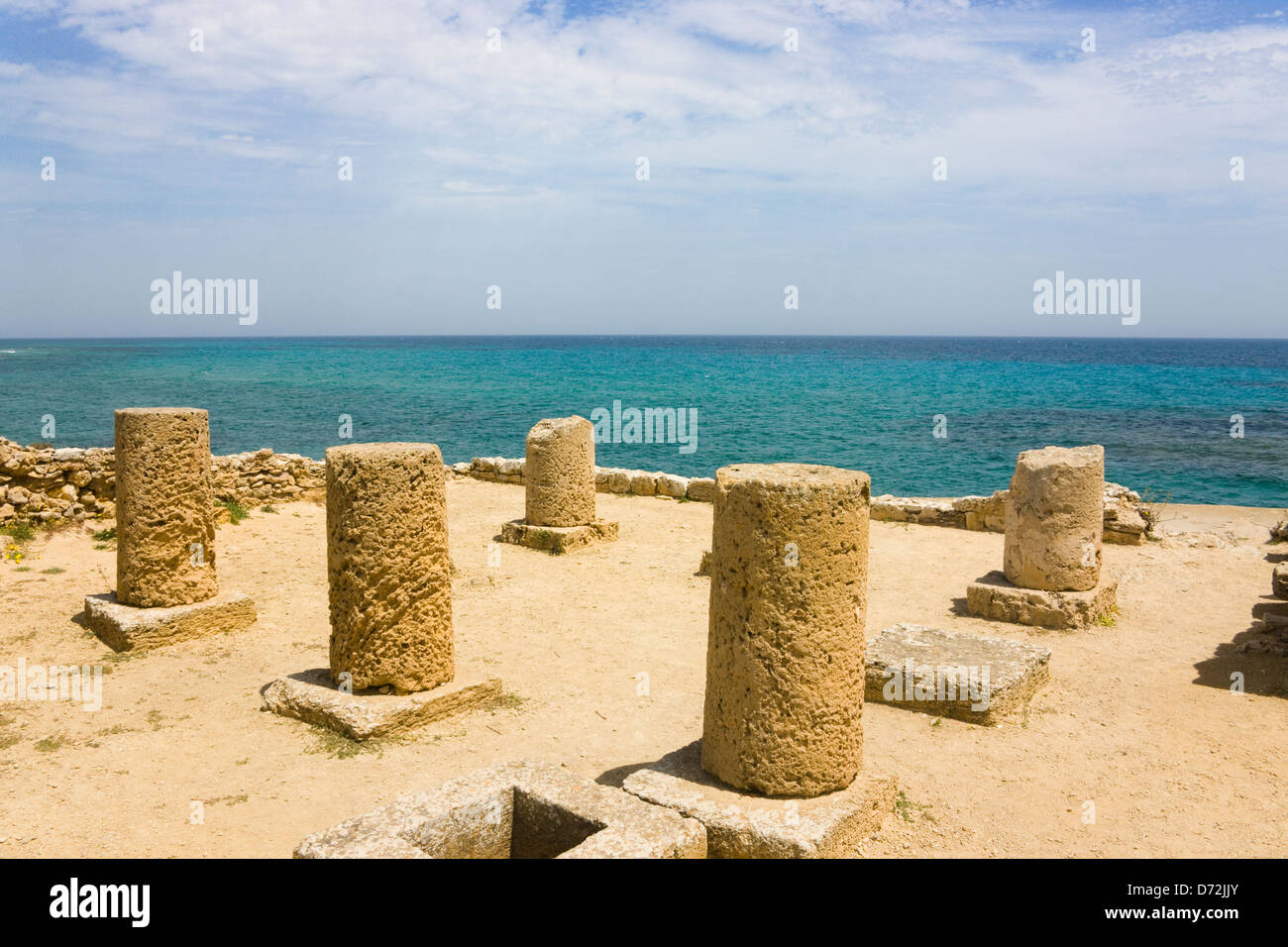 Presto le rovine romane, casa con cortile e peristilio, Rovine di Kerkouane, Cap Bon, in Tunisia Foto Stock