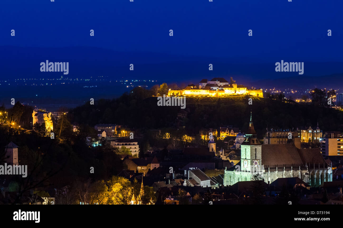 Skyline vista sopra la città di Brasov, Romania Foto Stock