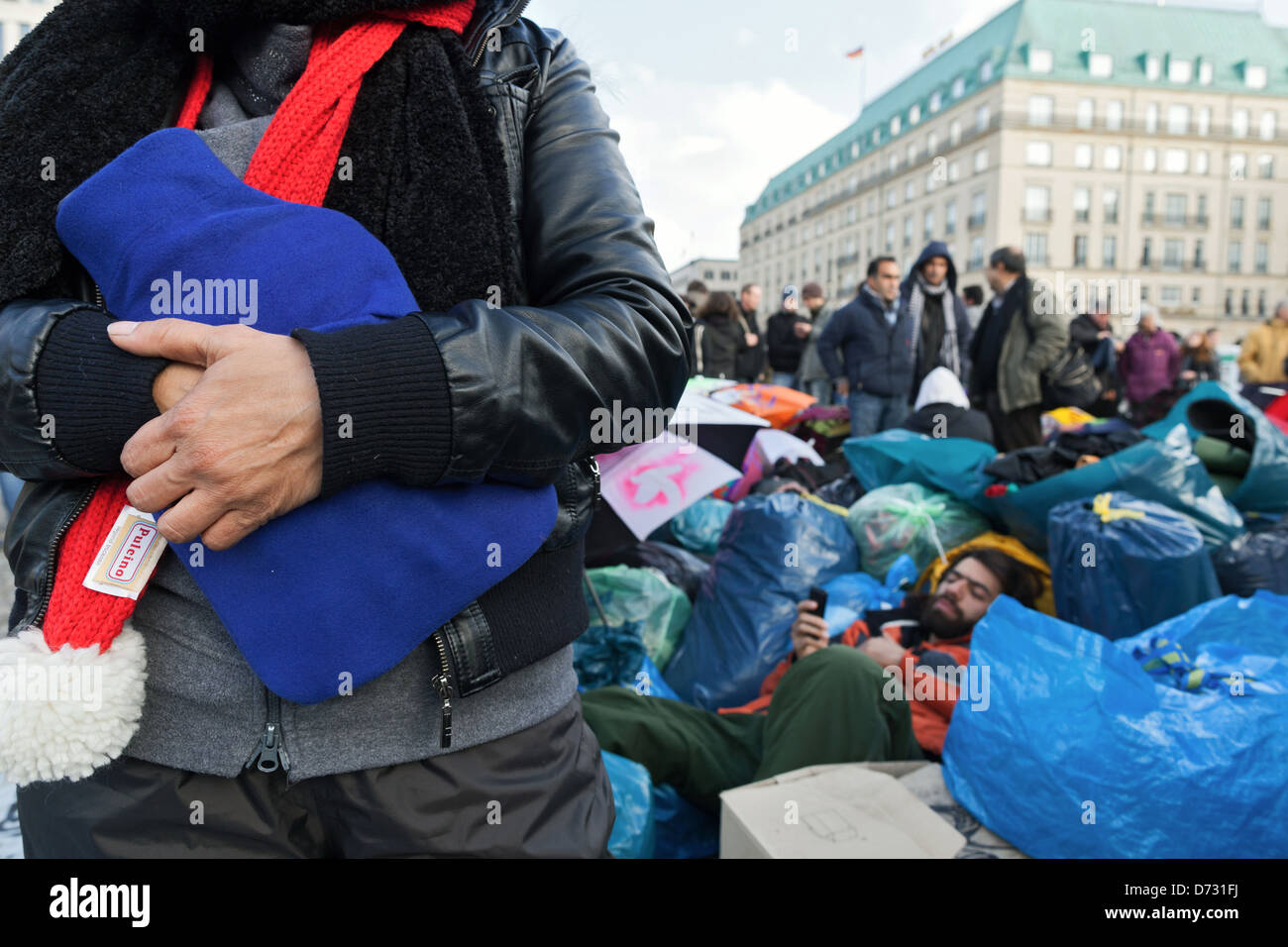 Berlino, Germania, il rifugiato di sciopero della fame di fronte alla Porta di Brandeburgo Foto Stock