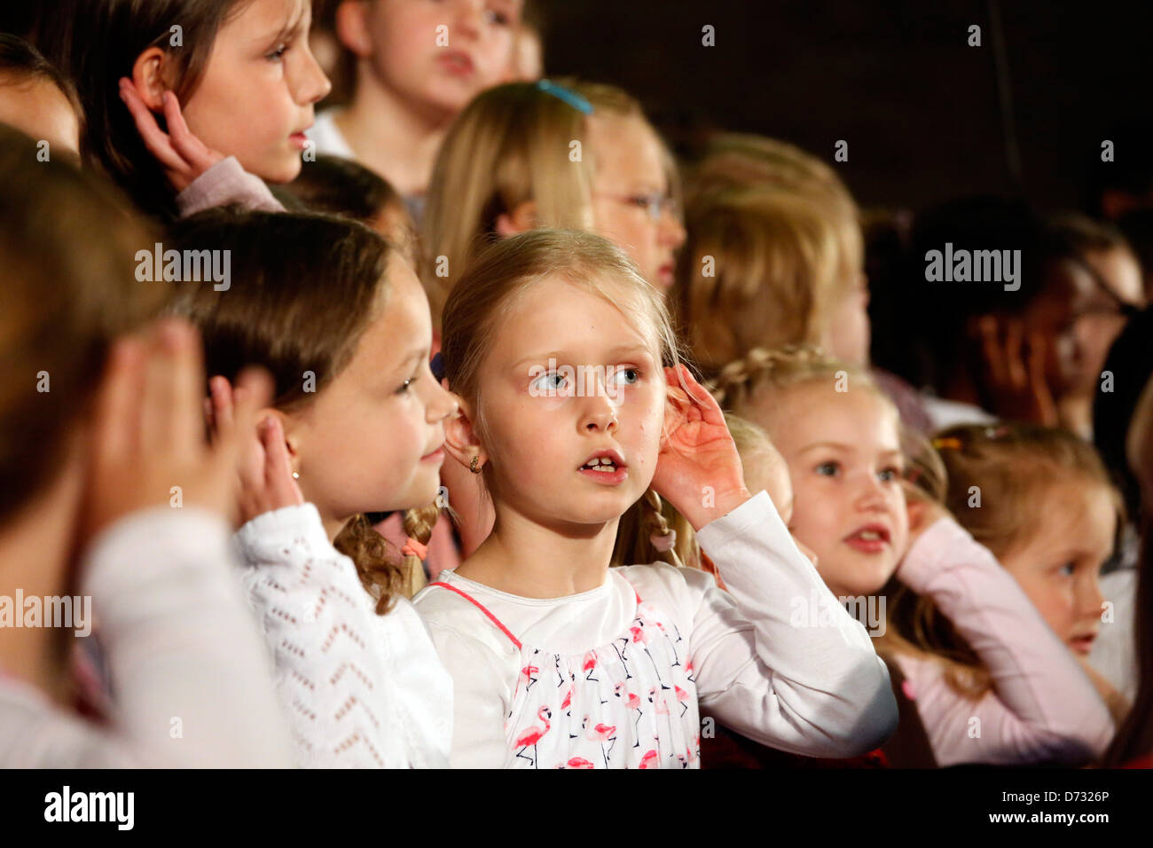 Bochum, Germania, cantare Giorno della canzone, la scuola dei bambini a causa dell'orlo-scuola di cantare in chiesa di Cristo Foto Stock