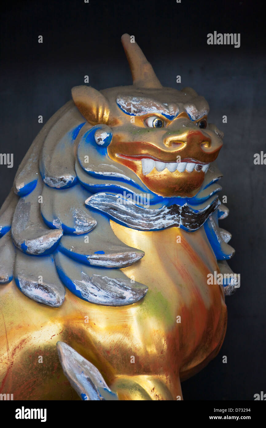 Statua di Lion, il Santuario Toshogu, Nikko, Prefettura di Tochigi, Giappone, Patrimonio Mondiale dell UNESCO Foto Stock