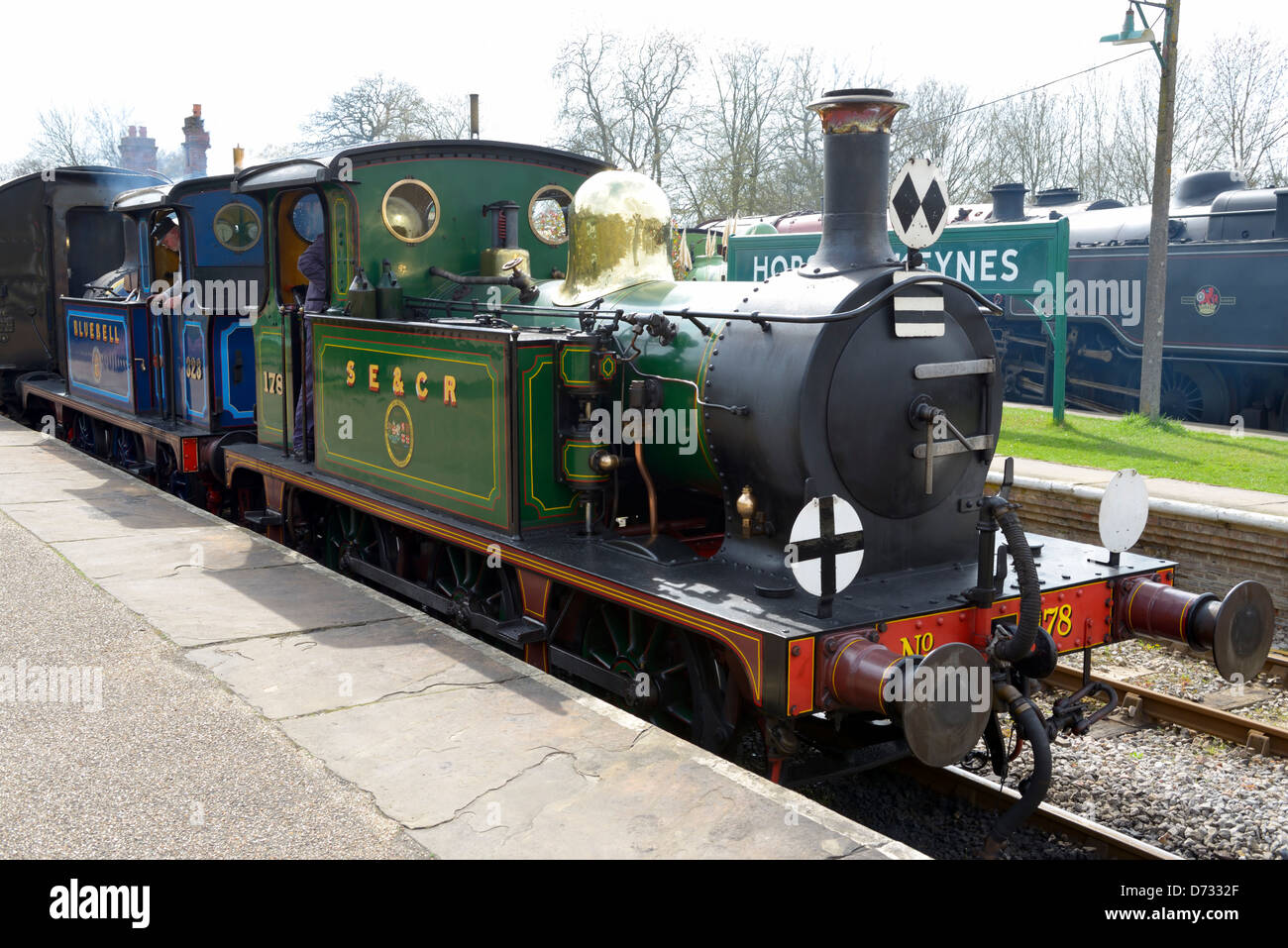 Una linea di ferrovia Bluebell locomotiva Alla Horsted Keynes restaurata stazione edoardiana, West Sussex, Regno Unito Foto Stock