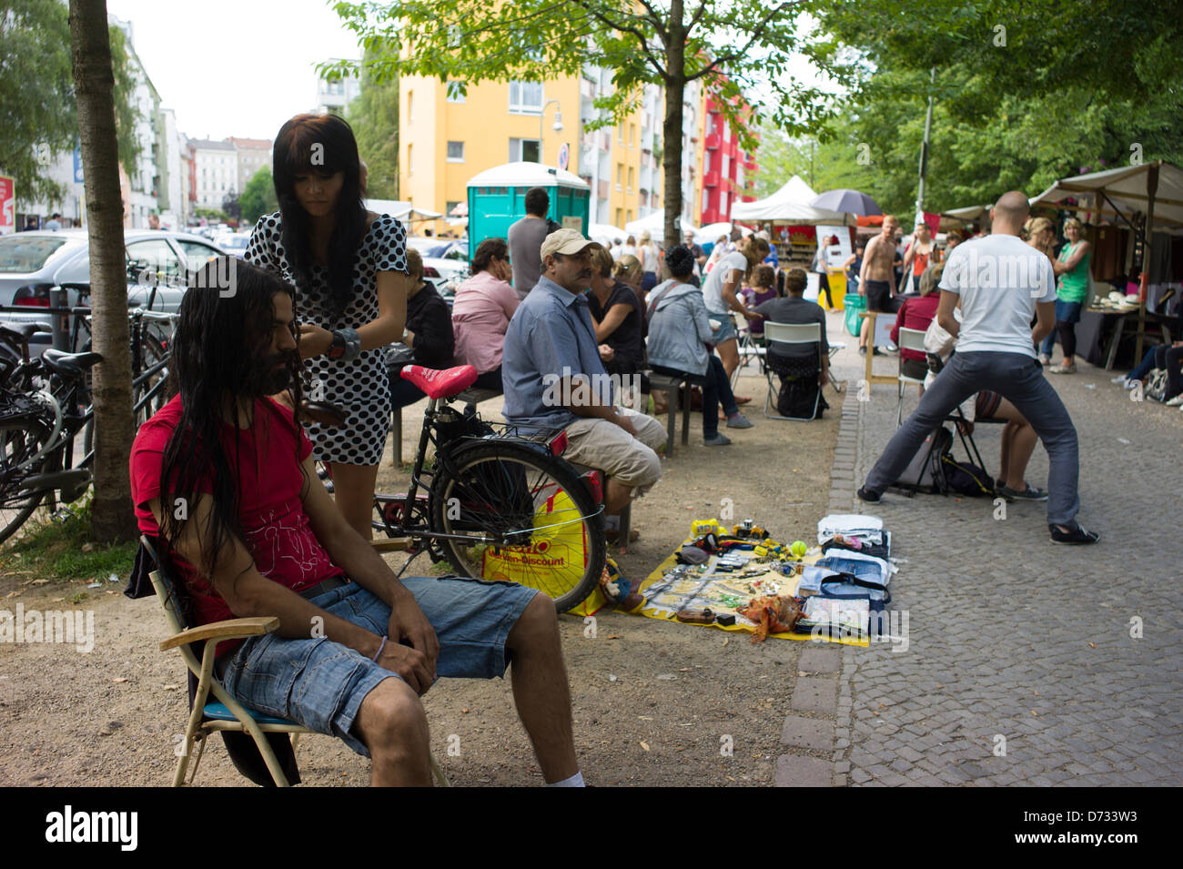 Berlino, Germania, la gente sulla Tuerkenmarkt, mercato del venerdì, Maybachufer Foto Stock